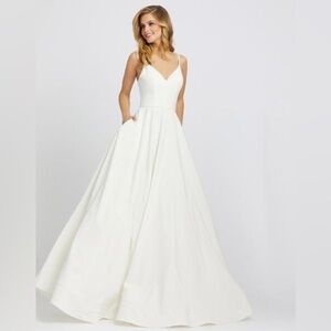 Mac Duggal Neck Sleeveless Modest Prom A-Line Dress Size 2